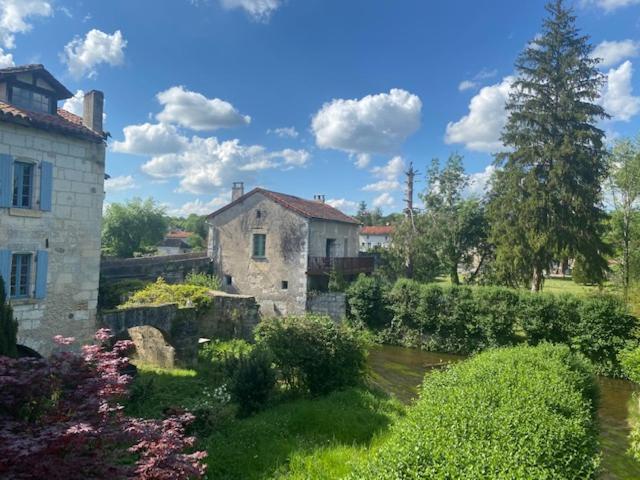 Hostellerie Les Griffons Bourdeilles Buitenkant foto