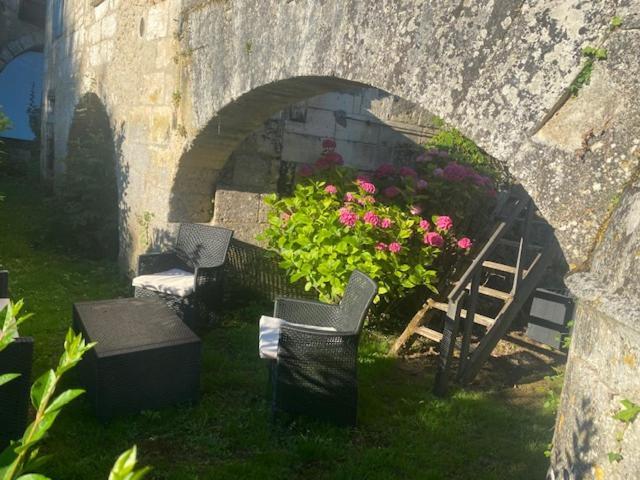 Hostellerie Les Griffons Bourdeilles Buitenkant foto