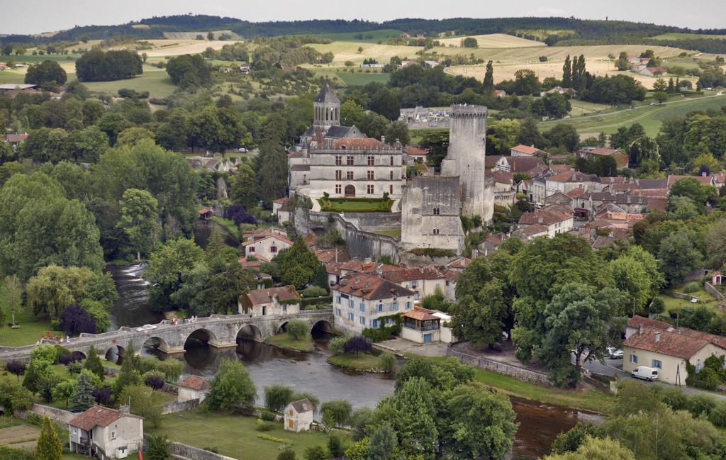 Hostellerie Les Griffons Bourdeilles Buitenkant foto