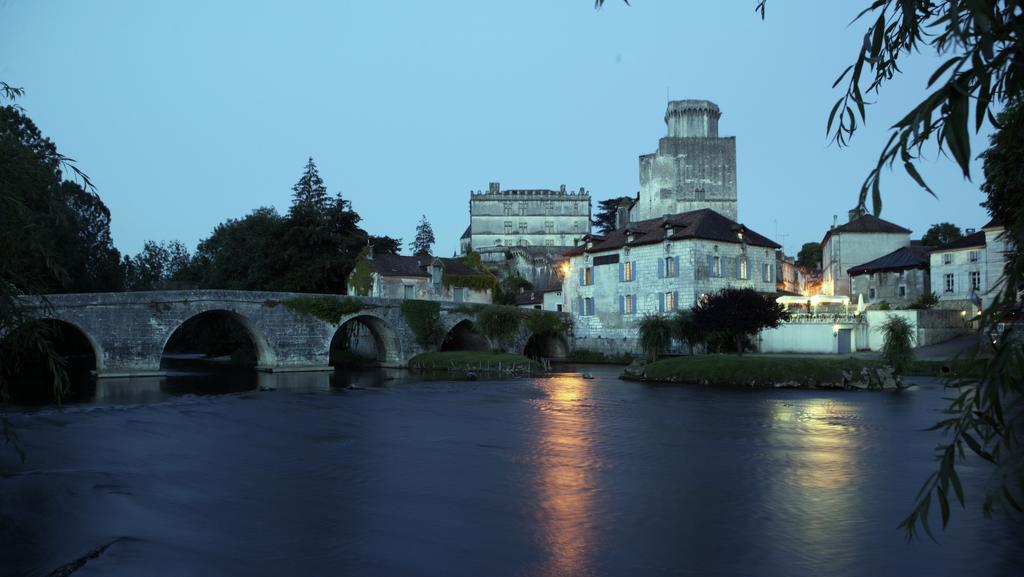 Hostellerie Les Griffons Bourdeilles Buitenkant foto
