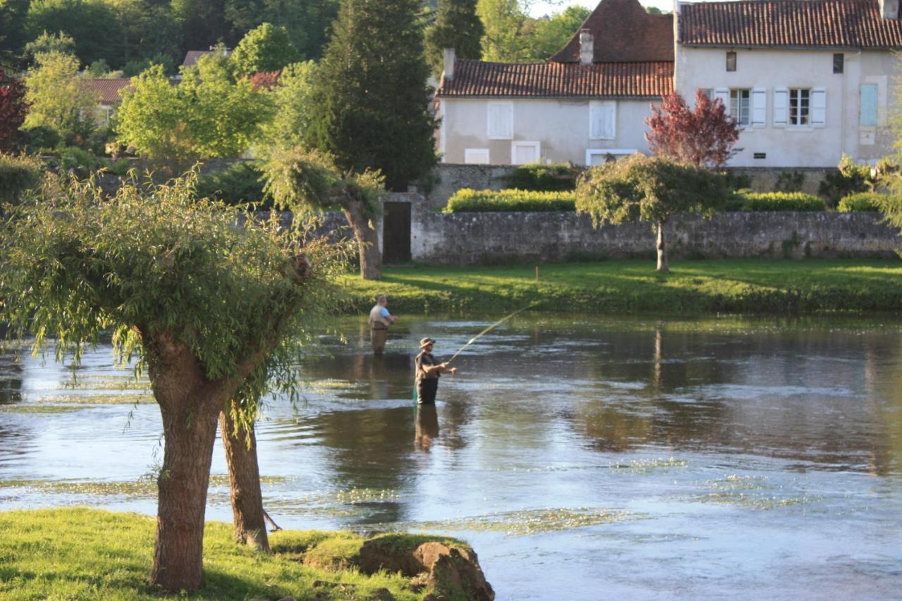 Hostellerie Les Griffons Bourdeilles Buitenkant foto