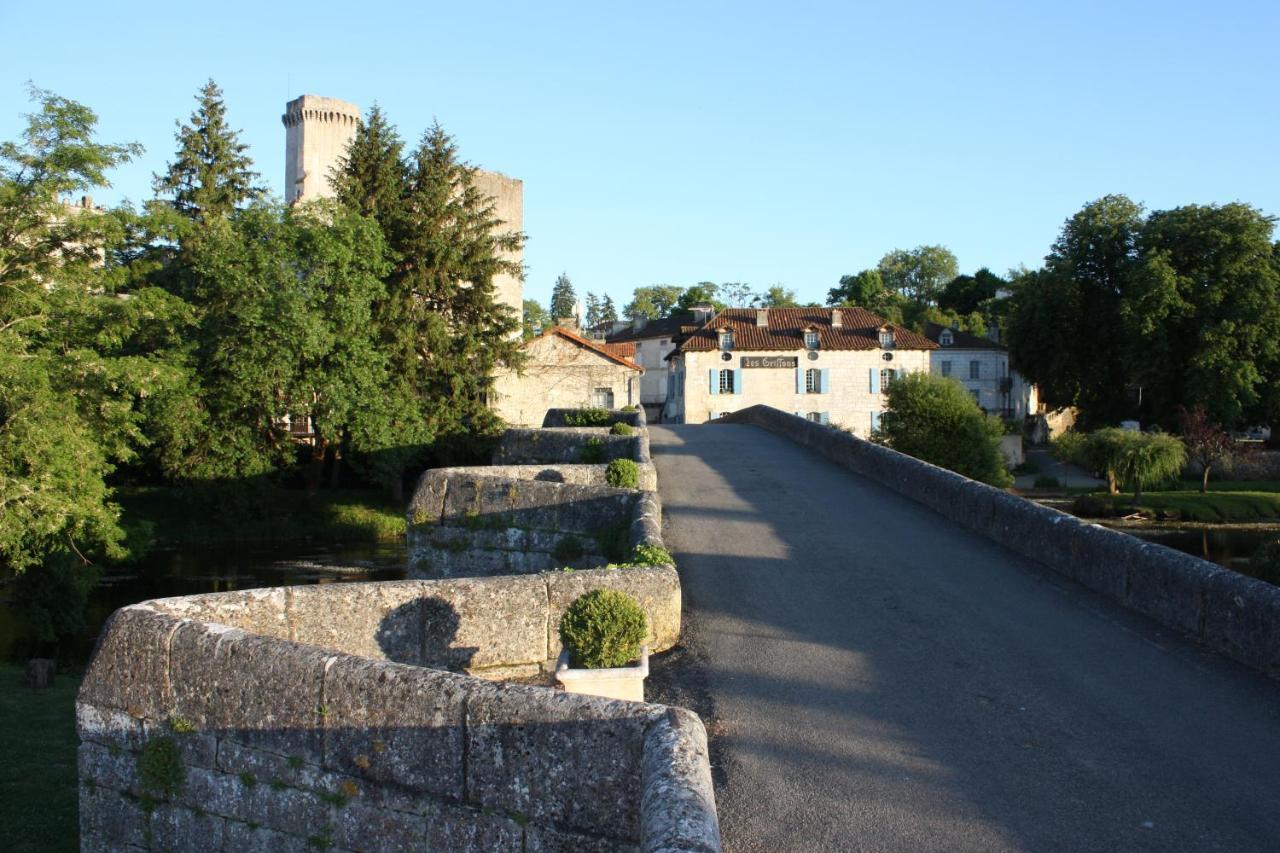 Hostellerie Les Griffons Bourdeilles Buitenkant foto